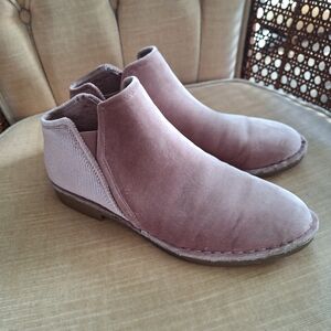 Skechers Womens Velvet Mauve Ankle Boots